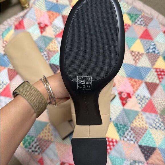 Tan Knee-High Boots Charles & Keith size 9 - Picture 4 of 4